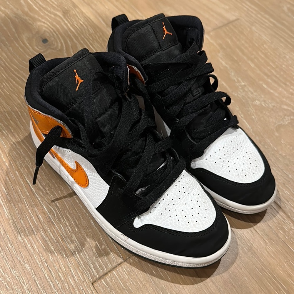 Nike Ones for kids . 2.5Y good condition. No box